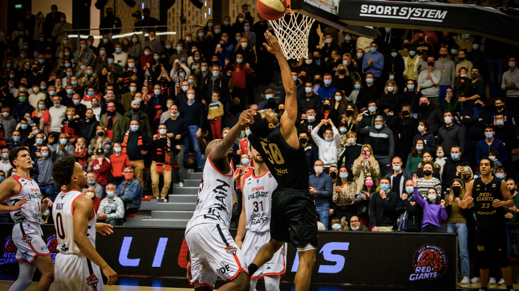 Raijon Kelly inscrit le panier qui scelle la victoire du LMB