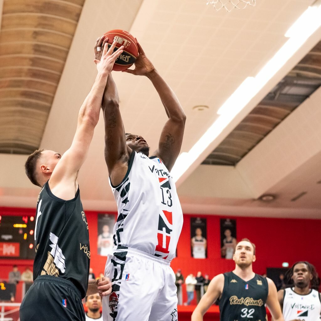 Lorenzo Thirouard-Samson et les RedGiants ont montré les muscles contre Brandon Edwards et les Denaisiens